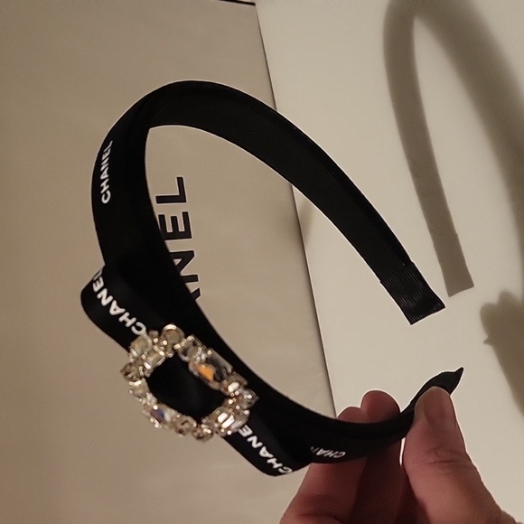 CHANEL Black & White Ribbon - Picture 6 of 8